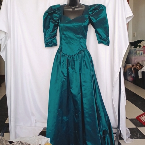 Vtg 80s Alfred Angelo emerald green Taffeta Maxi/formal Dress, 16" Ptp, 28" Wst - Picture 1 of 5